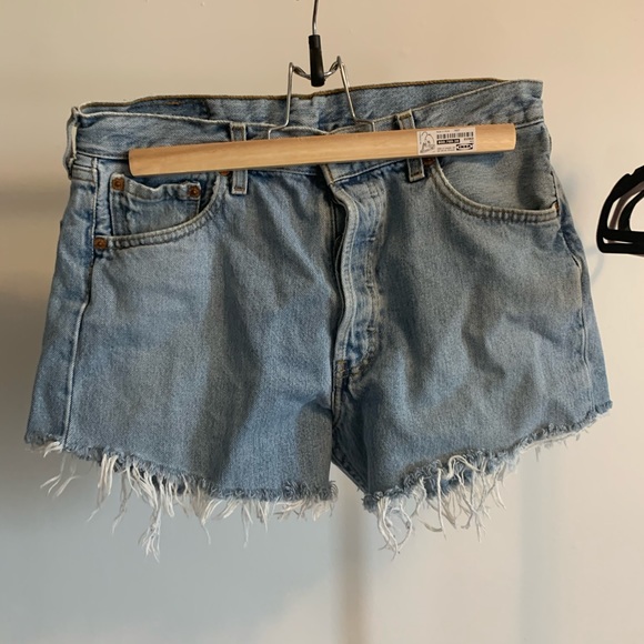Levi cut offs - Picture 2 of 3